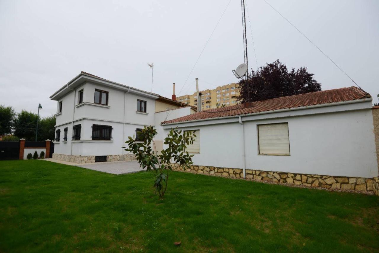 Housing Leon Casa Con Jardinヴィラ エクステリア 写真