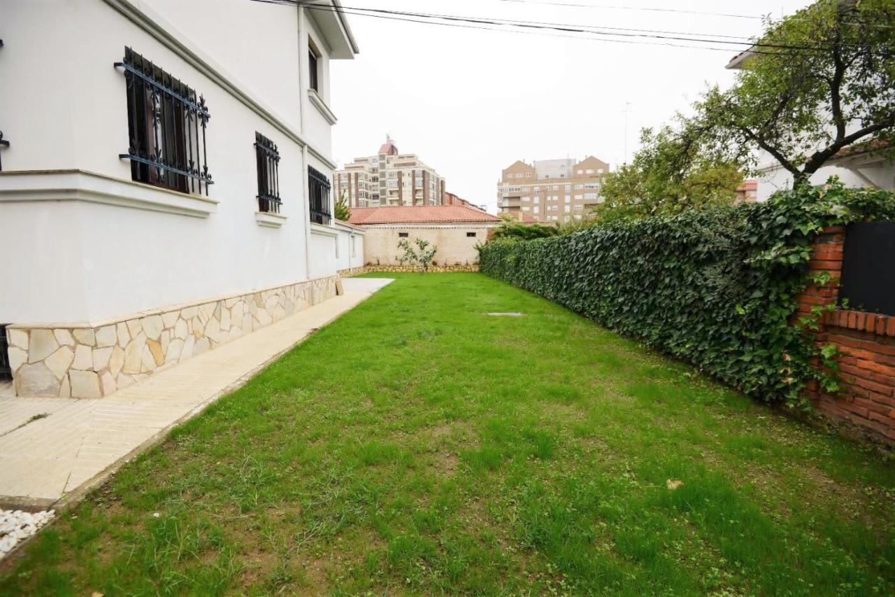 Housing Leon Casa Con Jardinヴィラ エクステリア 写真