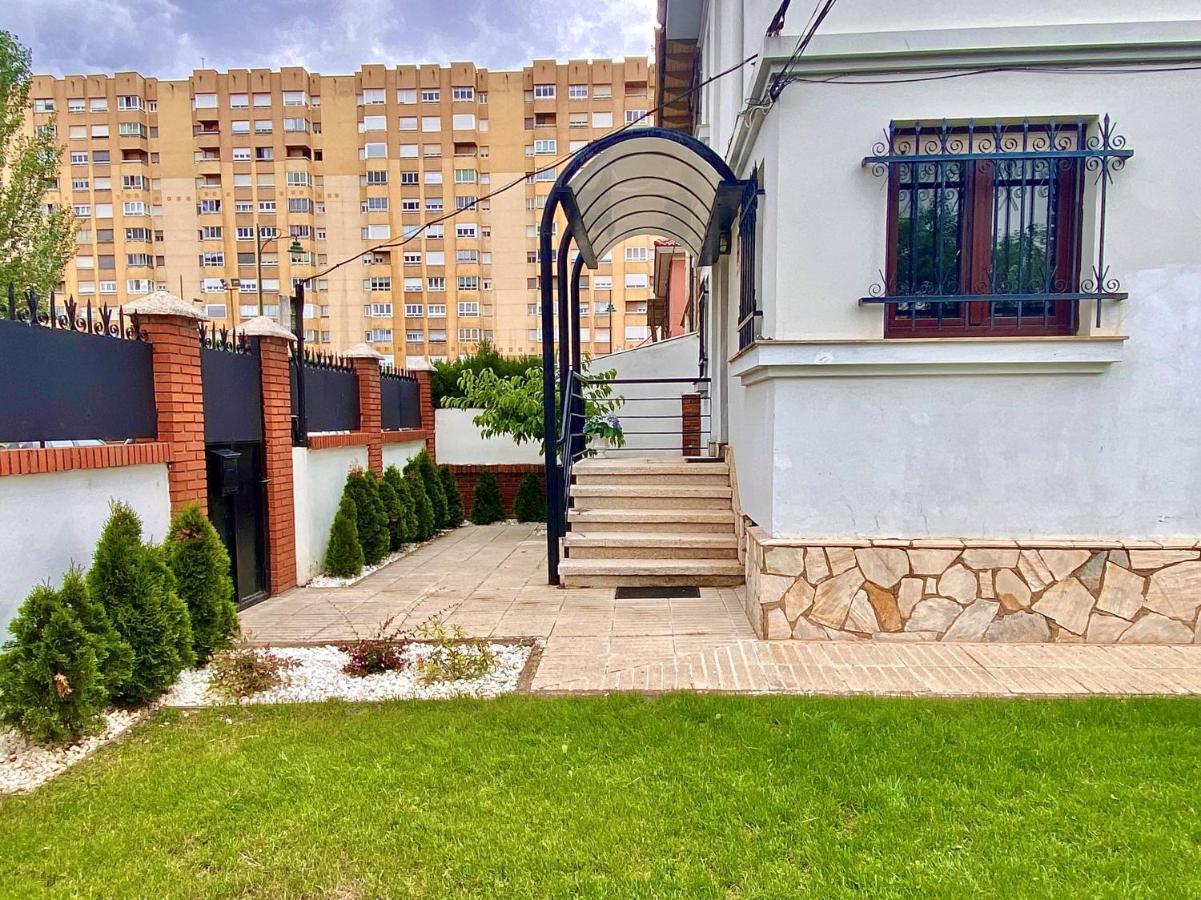 Housing Leon Casa Con Jardinヴィラ エクステリア 写真